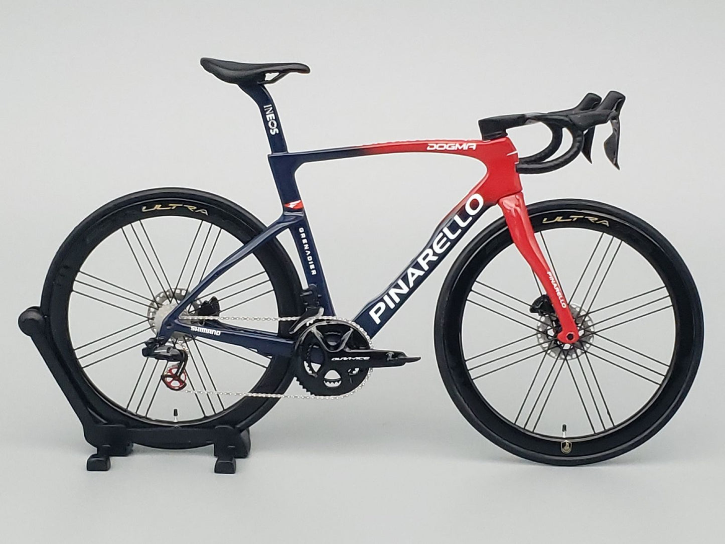 UNPAINTED/UNASSEMBLED White Mold - Hobbit Bike 1/12 Scale Plastic Road Bike Model Kit - HB01-0014 - Pinarello F