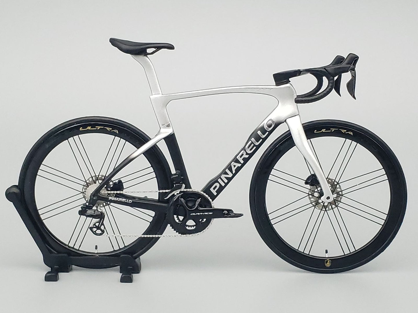 UNPAINTED/UNASSEMBLED White Mold - Hobbit Bike 1/12 Scale Plastic Road Bike Model Kit - HB01-0014 - Pinarello F