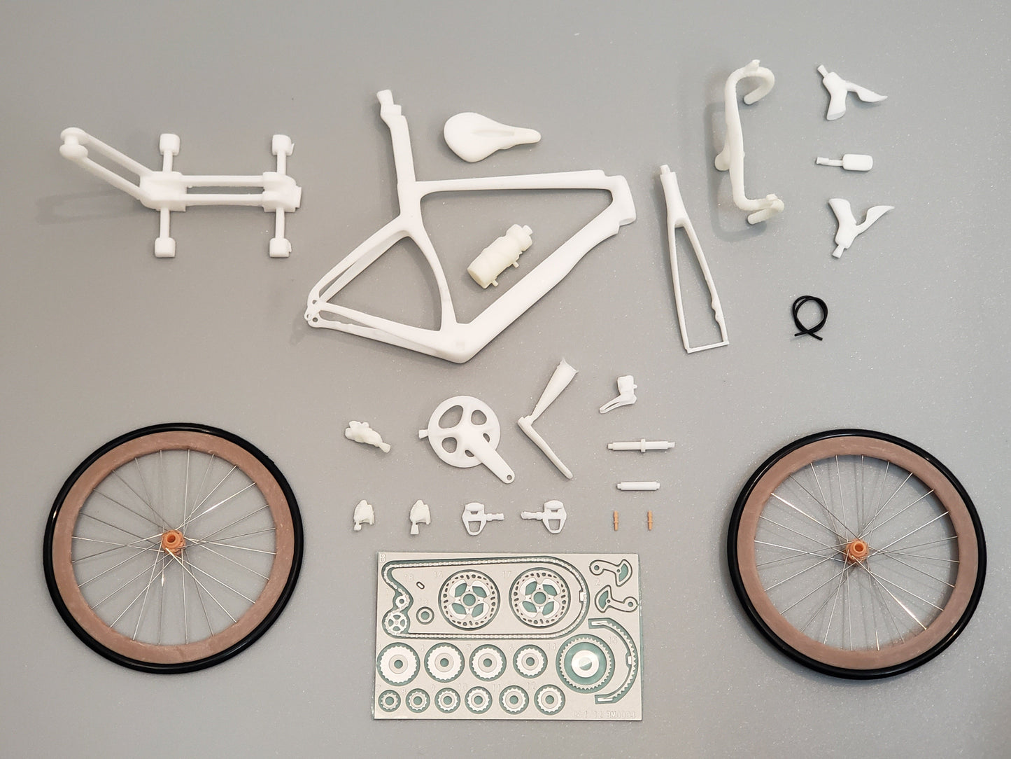 UNPAINTED/UNASSEMBLED White Mold - Hobbit Bike 1/12 Scale Plastic Road Bike Model Kit - HB01-0010 - Cervelo S5