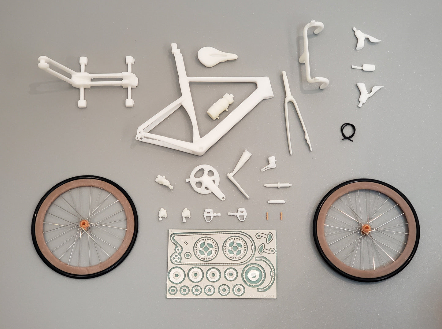 UNPAINTED/UNASSEMBLED White Mold - Hobbit Bike 1/12 Scale Plastic Road Bike Model Kit - HB01-0011 - Canyon Aeroad