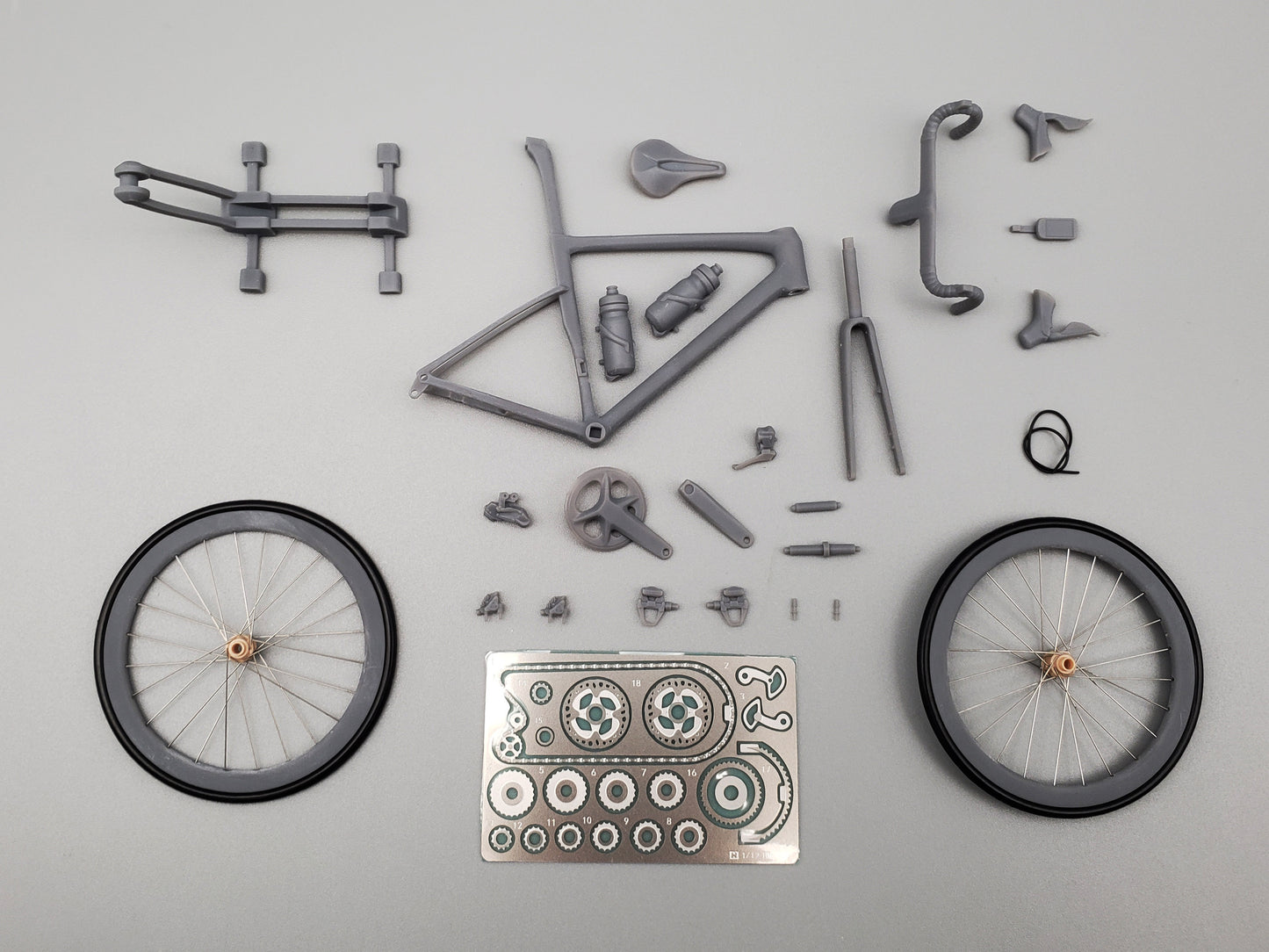 UNPAINTED/UNASSEMBLED White Mold - Hobbit Bike 1/12 Scale Plastic Road Bicycle Model Kit - HB01-0018 - Specialized S-WORKS SL8